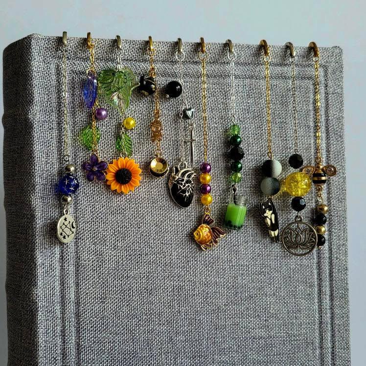 Shays Book Hooks